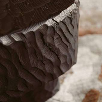 Solid wood & veneers
